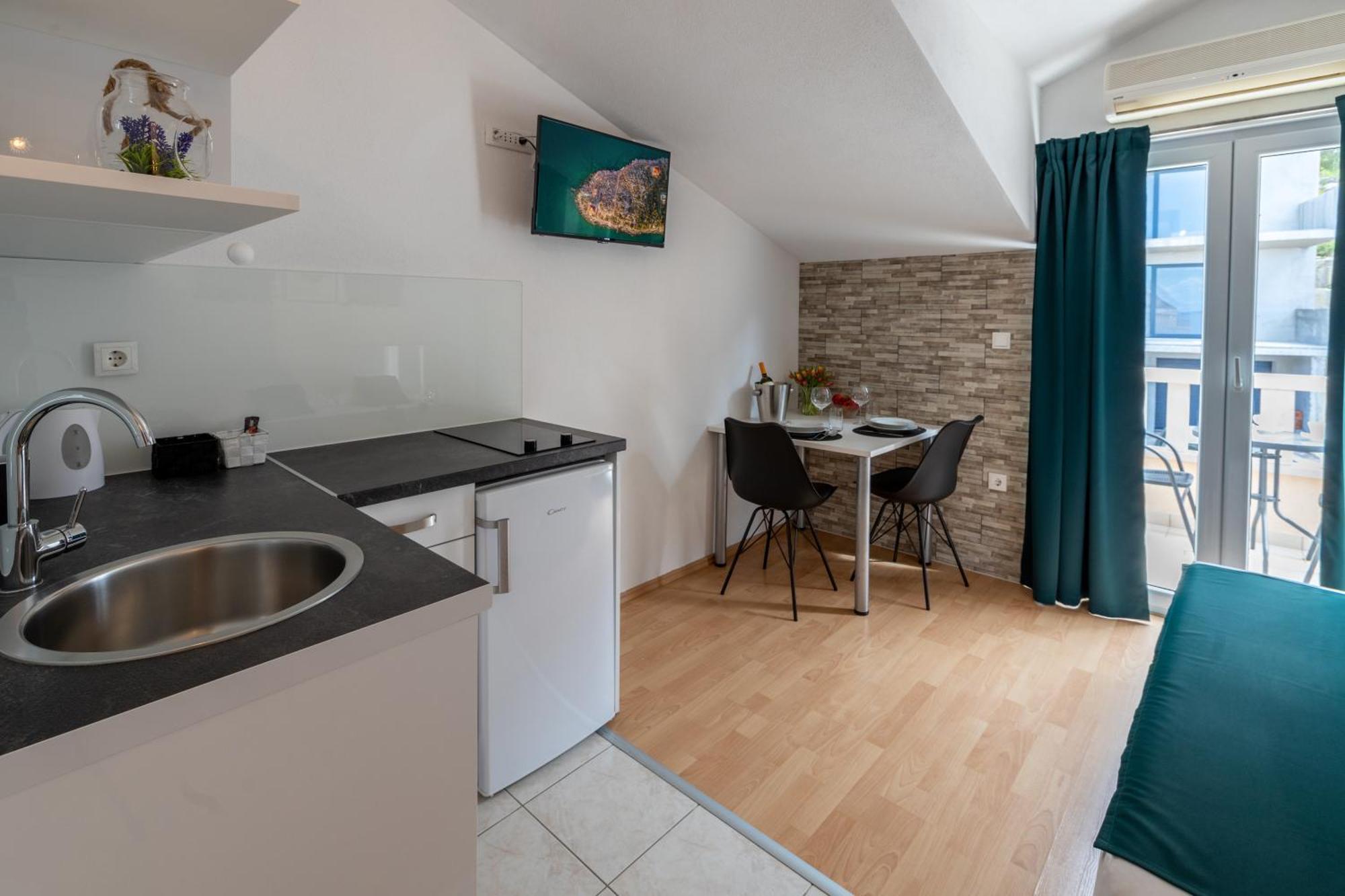 Apartments Rasic Макарска Экстерьер фото